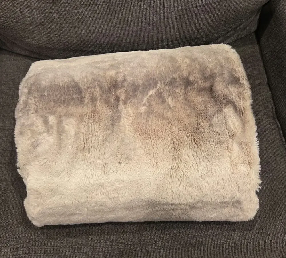 Mon Chateau Luxury Collection Faux Fur Throw Blanket Tan 60 X 70 New